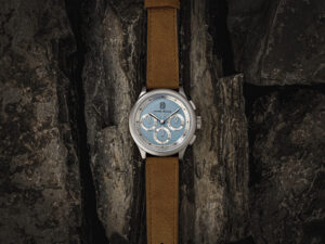 Favre Bulle Ice Blue Front Lifestyle - Courtesy of Favre Bulle