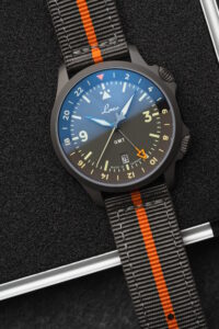 Laco Frankfurt 40 GMT Grau Front - Courtesy of Laco