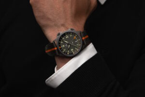 Laco Frankfurt 40 GMT Grau Wristshot - Courtesy of Laco